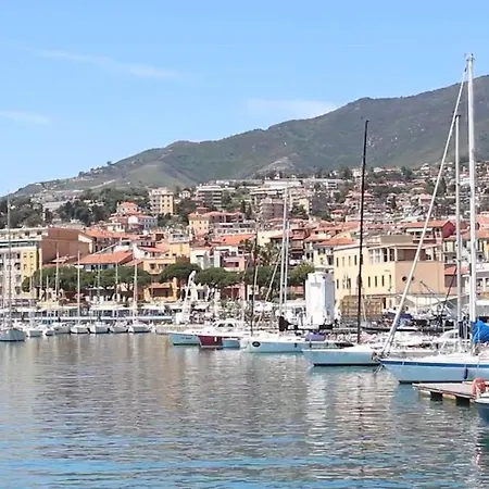 Loft Cavour - Teatro Ariston Apartman *